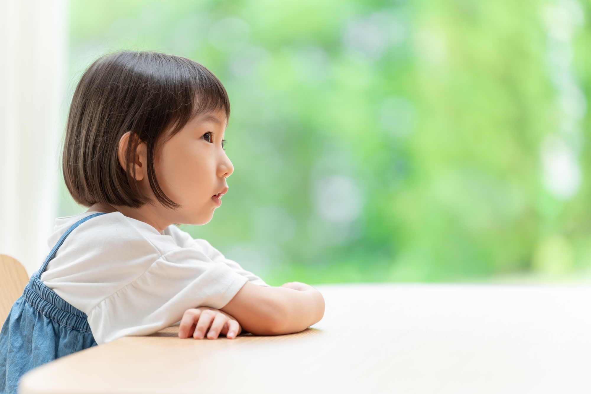 留守番は何歳から？法律や規制はある？子どもの留守番事情と防犯対策